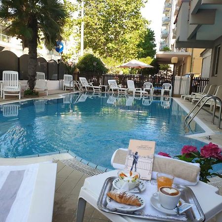 Hotel Giglio Римини Экстерьер фото