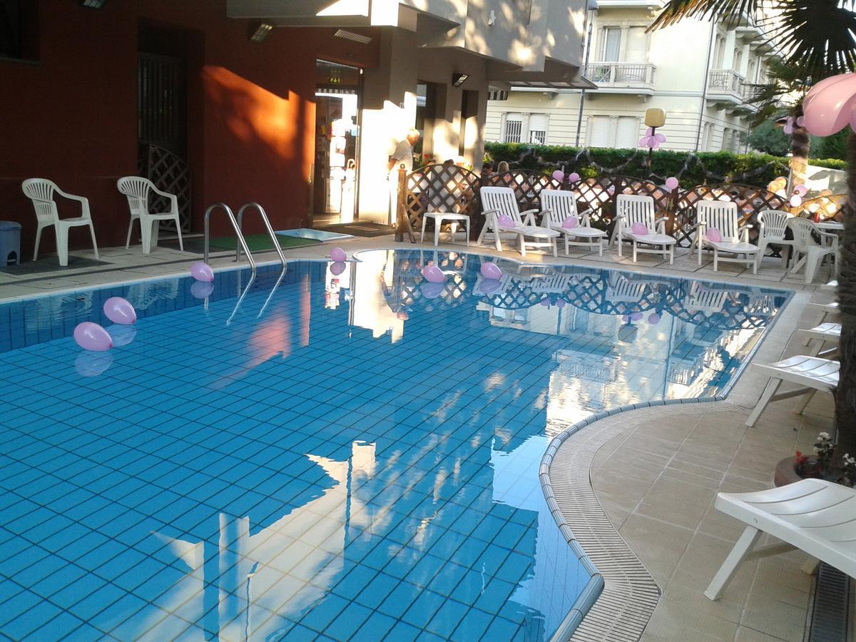 Hotel Giglio Римини Экстерьер фото