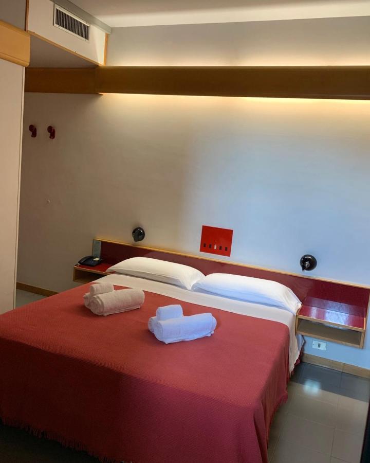 Hotel Giglio Римини Экстерьер фото