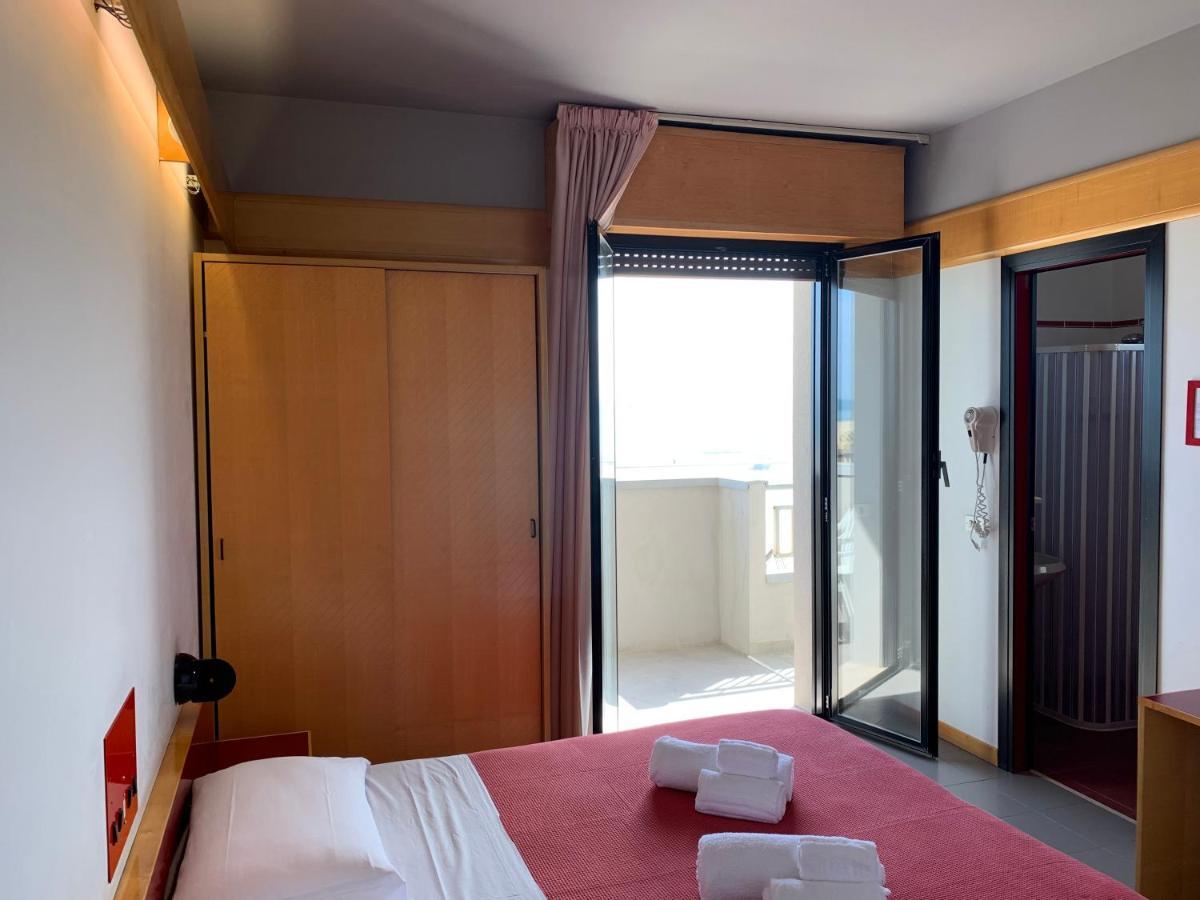 Hotel Giglio Римини Экстерьер фото