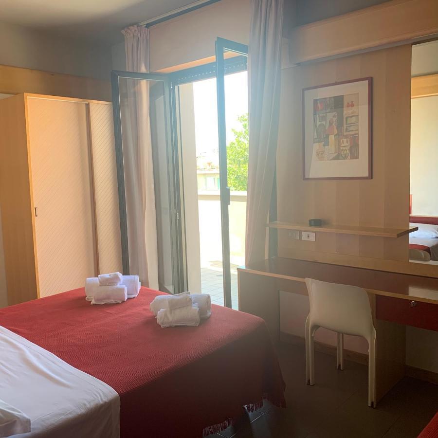 Hotel Giglio Римини Экстерьер фото