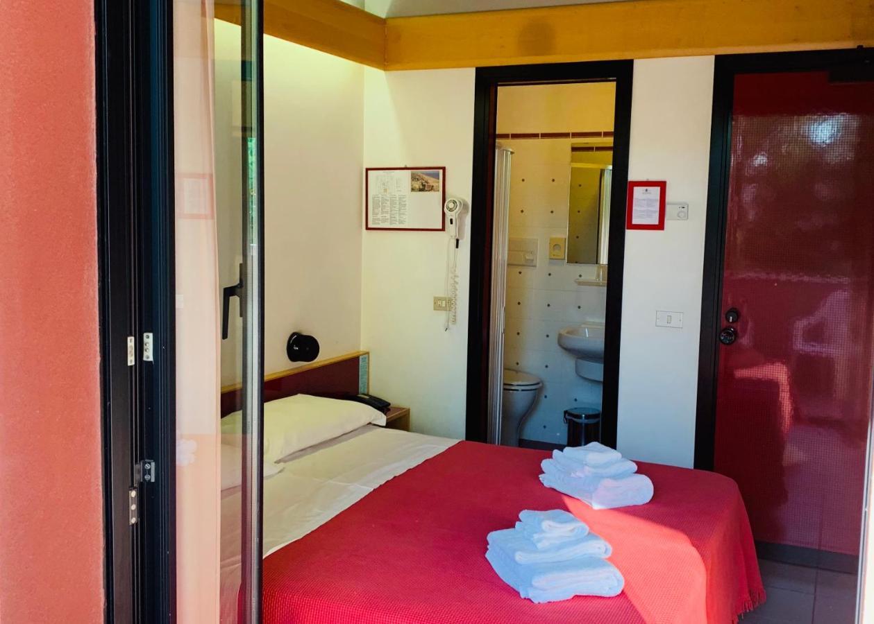 Hotel Giglio Римини Экстерьер фото