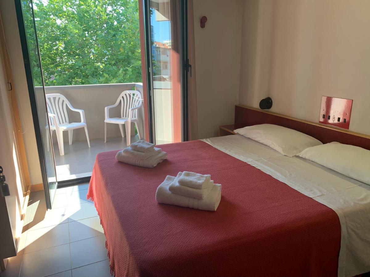 Hotel Giglio Римини Экстерьер фото