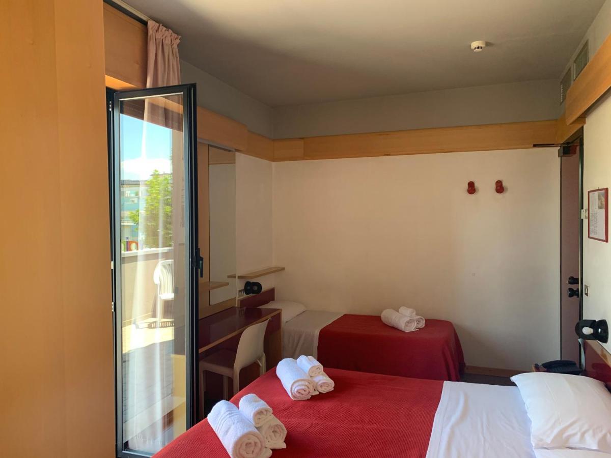 Hotel Giglio Римини Экстерьер фото