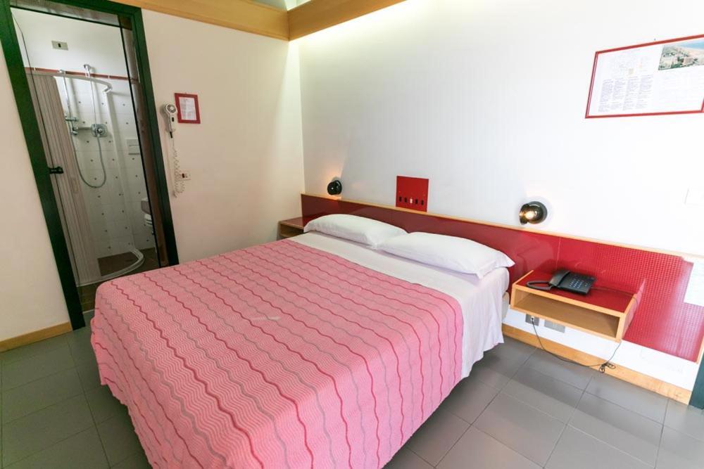 Hotel Giglio Римини Экстерьер фото